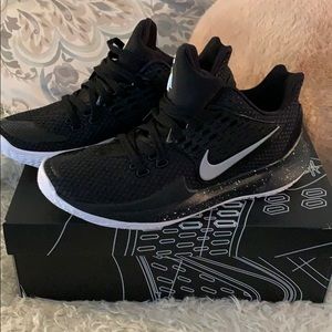 Nike Kyrie Low 2 Basketball Sneakers